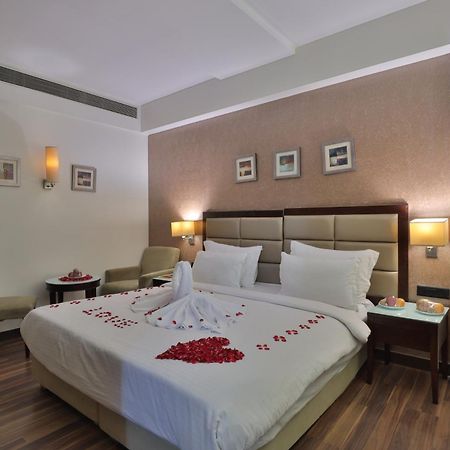 Krios Hotel - Near Sg Highway, Ahmedabad Exterior foto