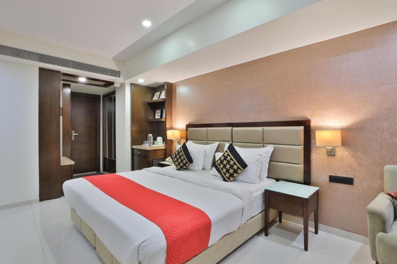 Krios Hotel - Near Sg Highway, Ahmedabad Exterior foto