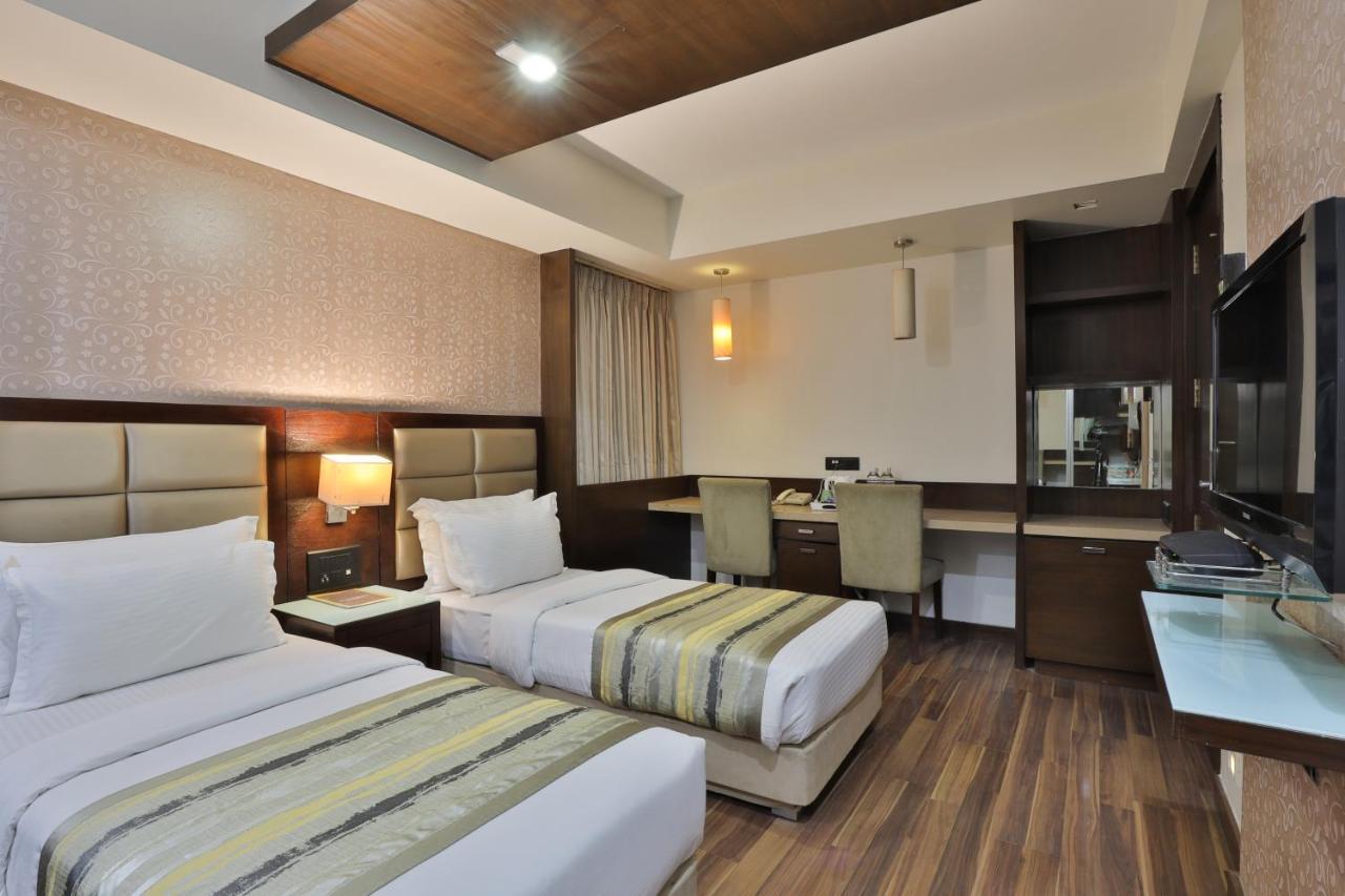 Krios Hotel - Near Sg Highway, Ahmedabad Exterior foto