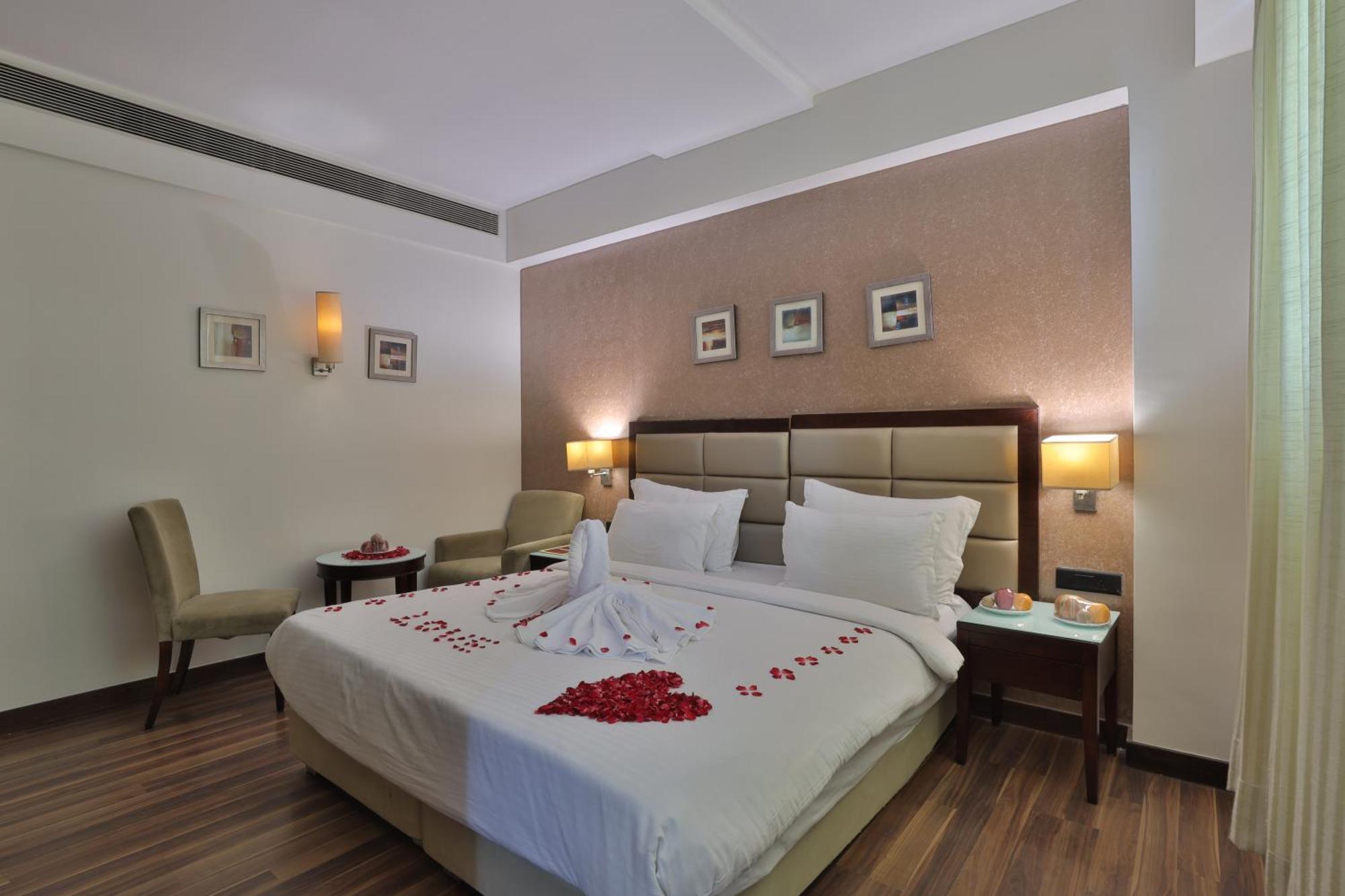 Krios Hotel - Near Sg Highway, Ahmedabad Exterior foto