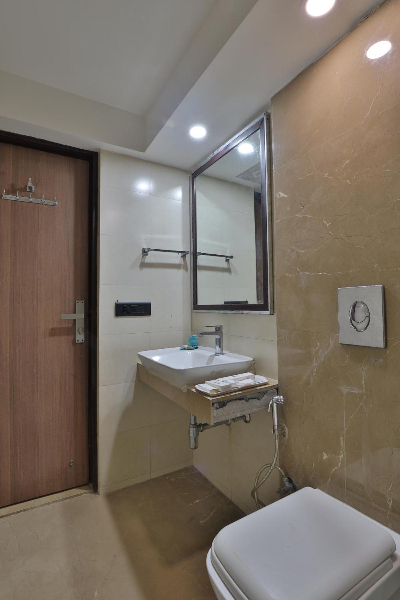 Krios Hotel - Near Sg Highway, Ahmedabad Exterior foto