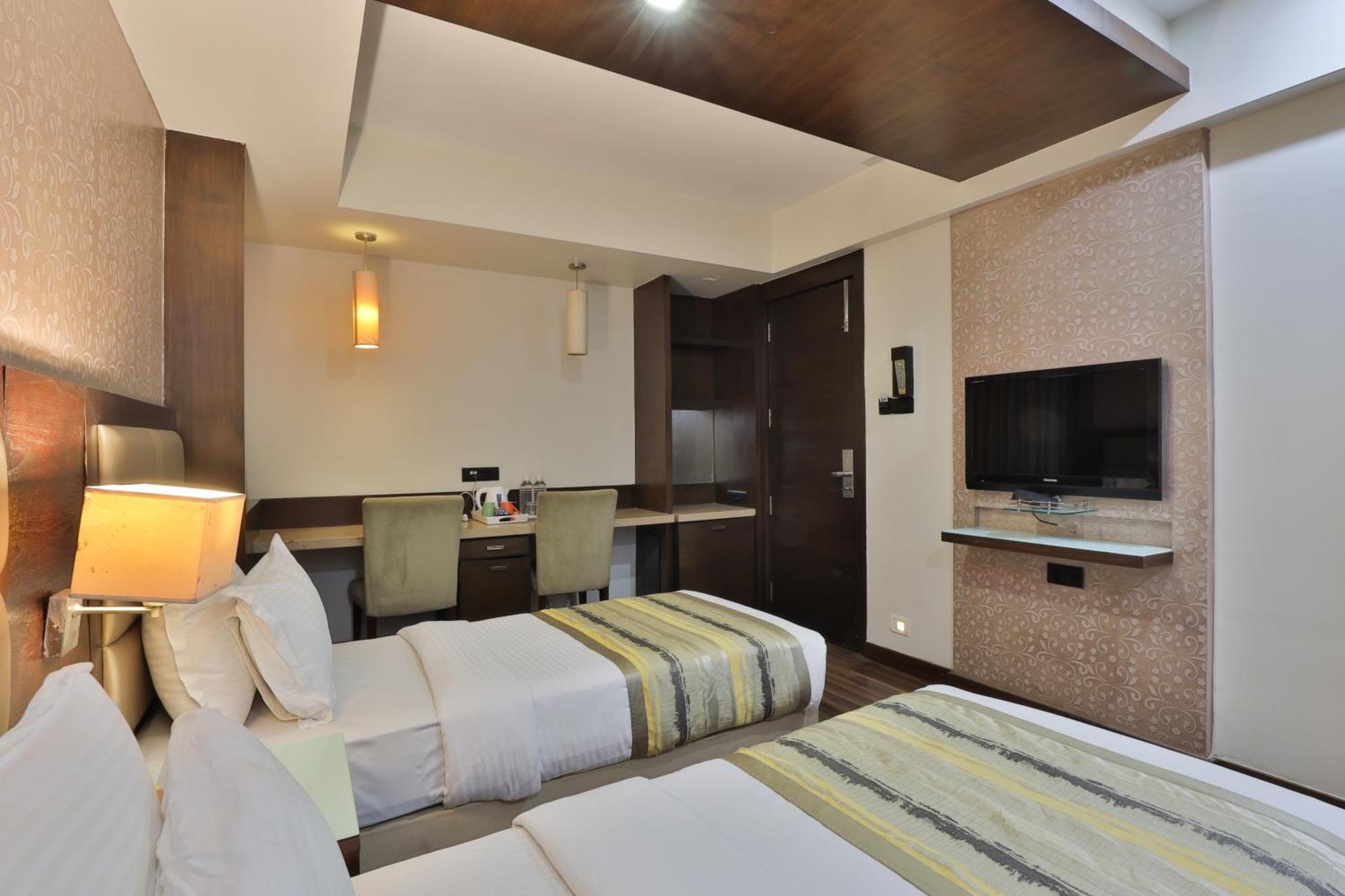 Krios Hotel - Near Sg Highway, Ahmedabad Exterior foto