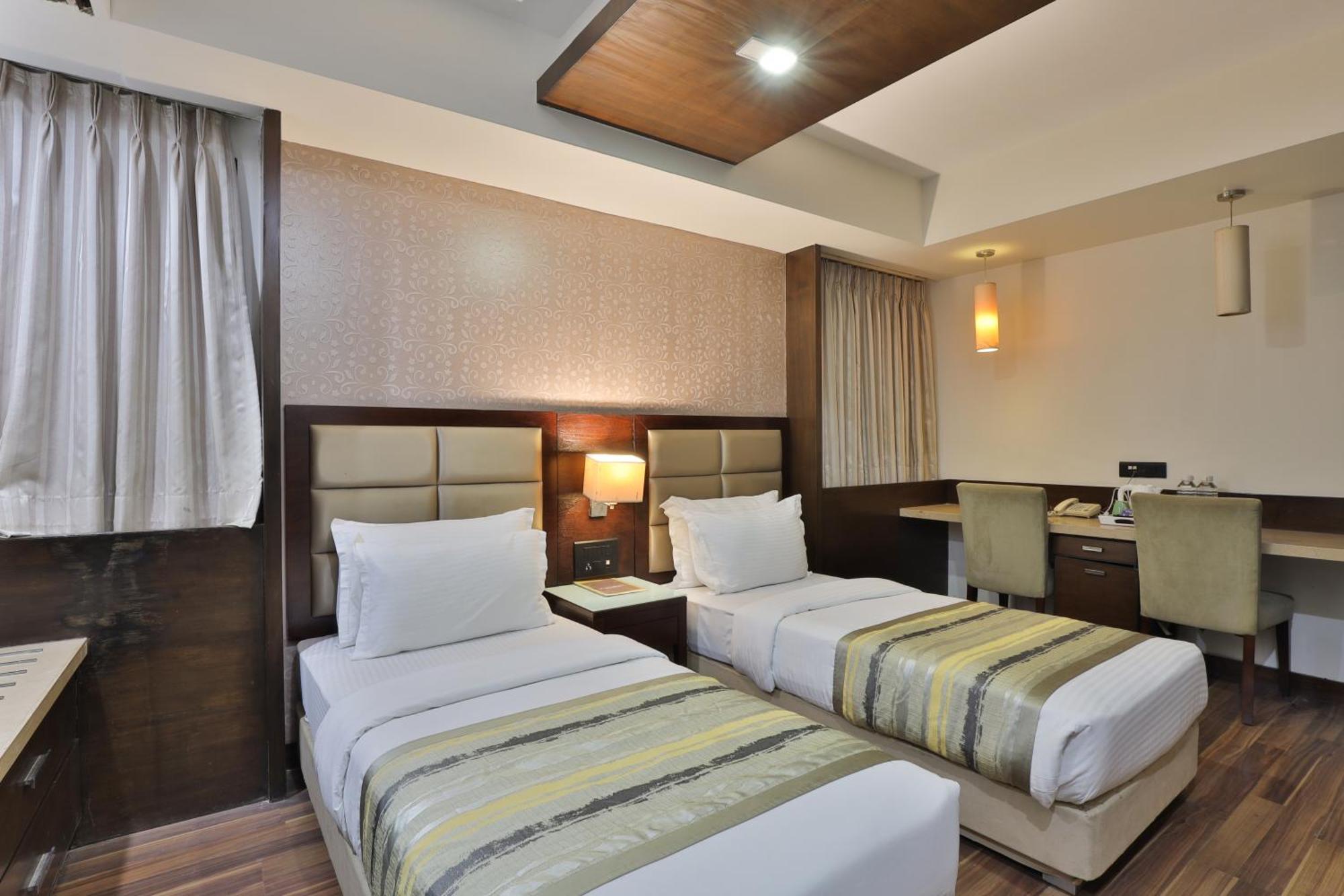 Krios Hotel - Near Sg Highway, Ahmedabad Exterior foto