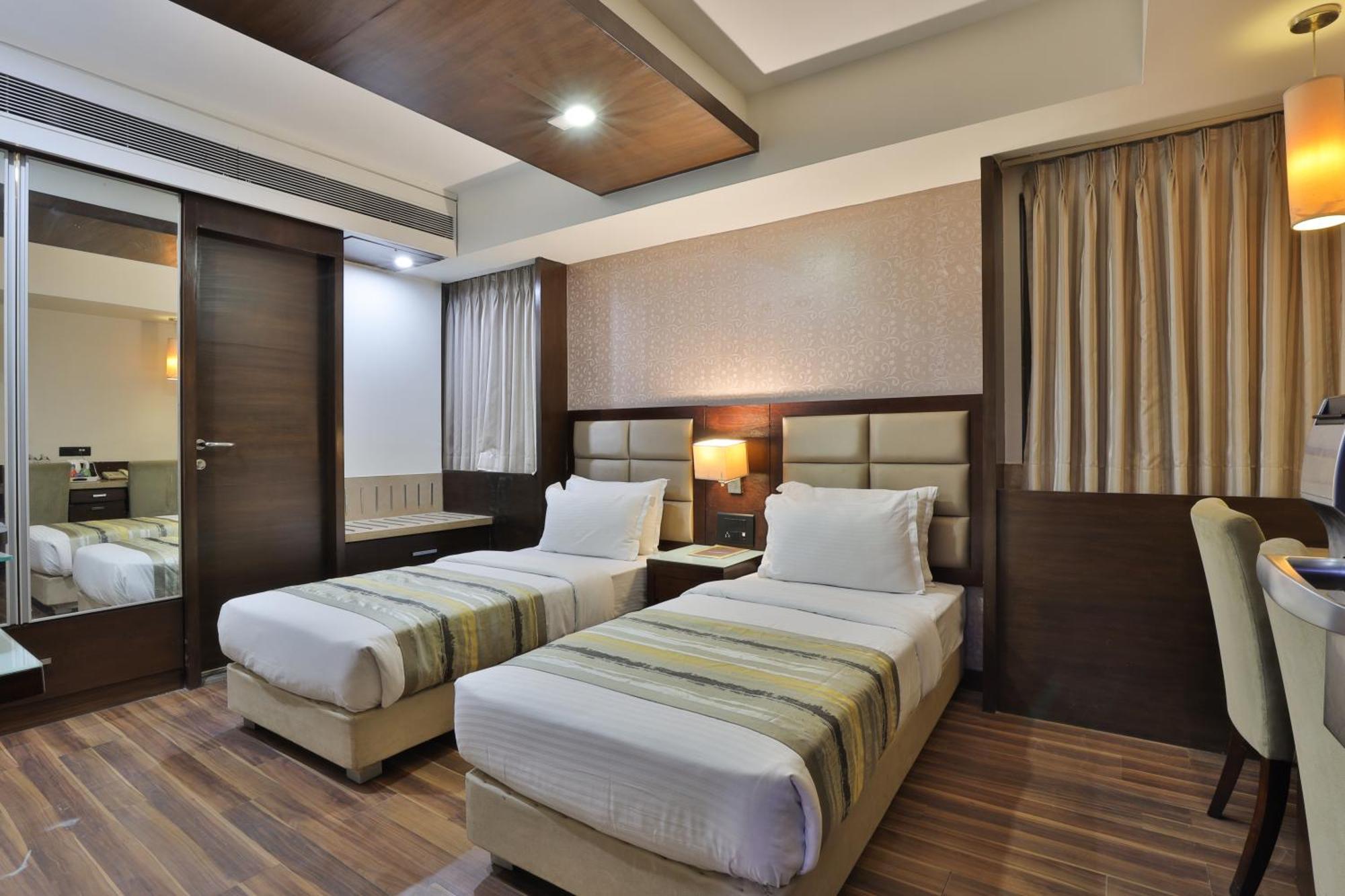 Krios Hotel - Near Sg Highway, Ahmedabad Exterior foto